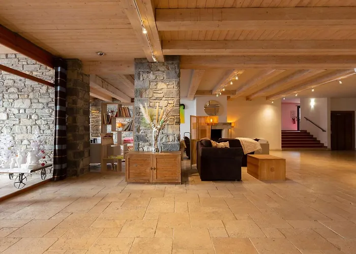 Centre-ville Avec Piscine Et Wifi, Animaux Acceptes - Fr-1-296-399 * Saint-Lary-Soulan