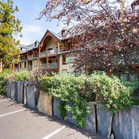 Au Centre-ville De Saint-lary Avec Piscine, Sauna Et Parking Securise - Fr-1-296-399