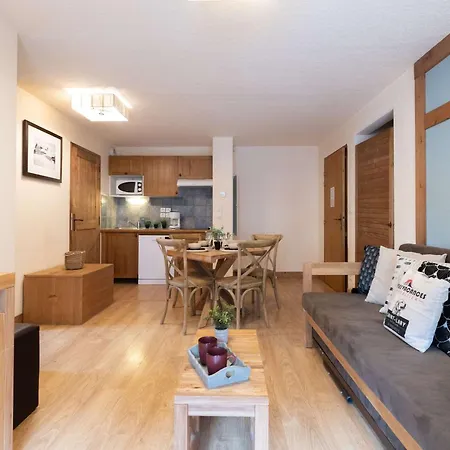 Appartamento Centre-ville Avec Piscine Et Wifi - Fr-1-296-399 Saint-Lary-Soulan